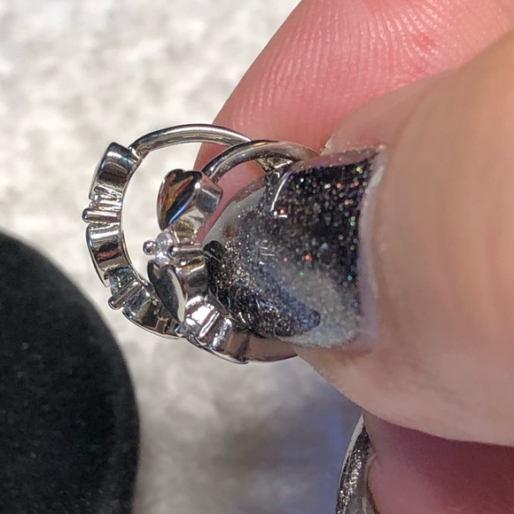 Small dainty hoop heart earrings/huggies-new, never worn - Picture 4 of 7